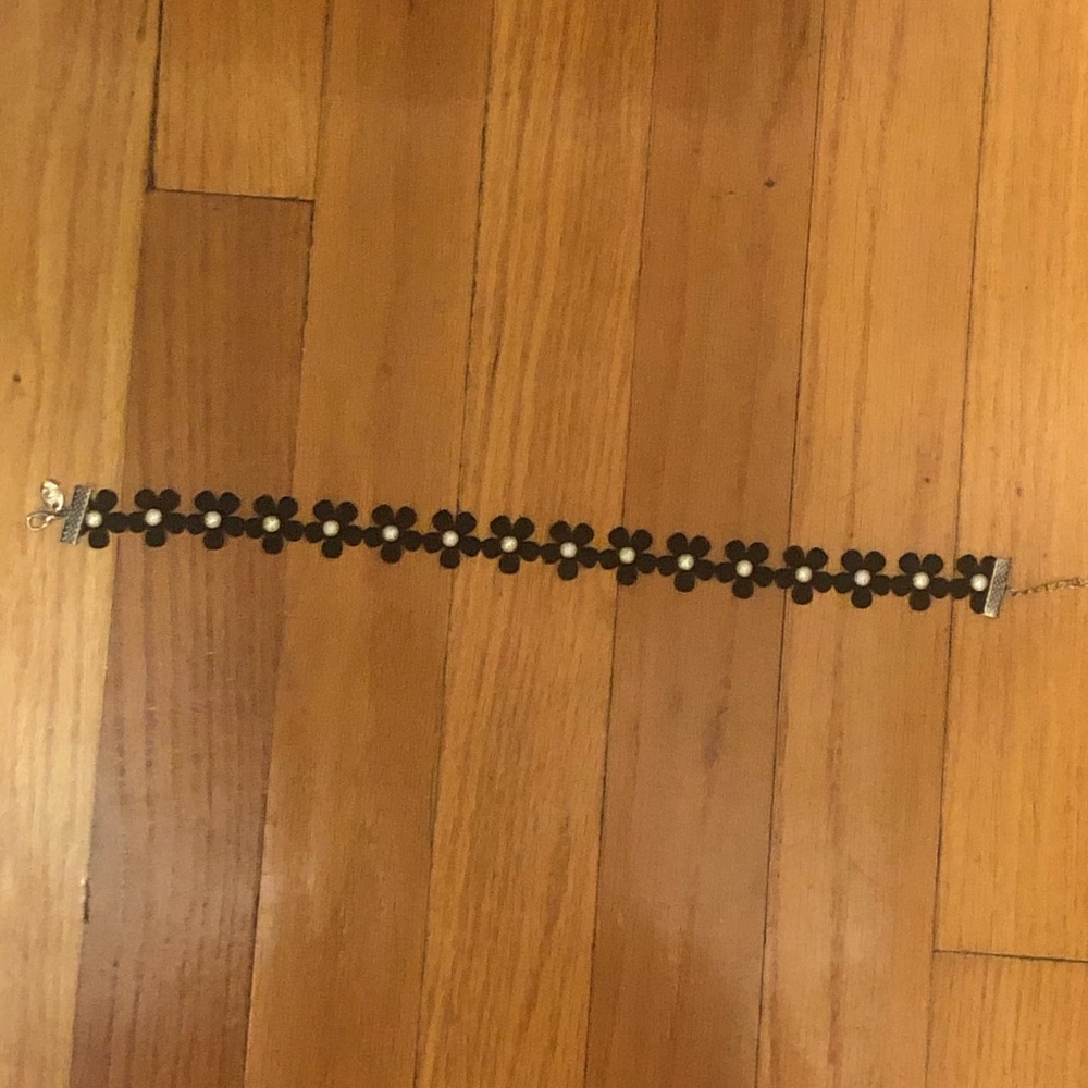 Black flower chocker necklace